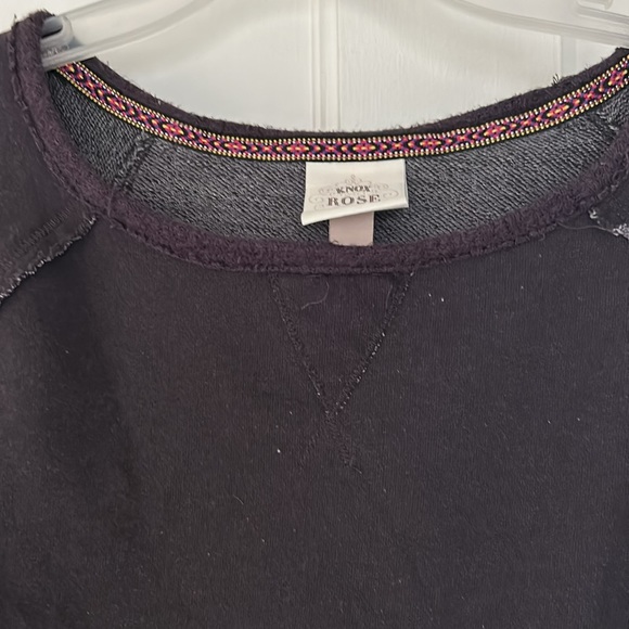 Knox Rose sweatshirt - Picture 3 of 3